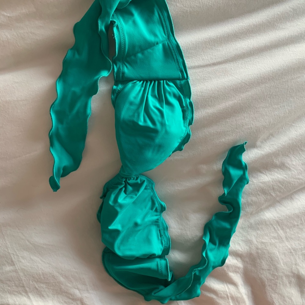 Victoria’s Secret green strapless bikini top